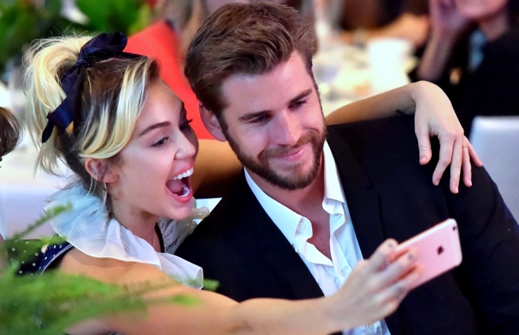 Është zyrtare! Miley prezanton të dashurin Liam tek 