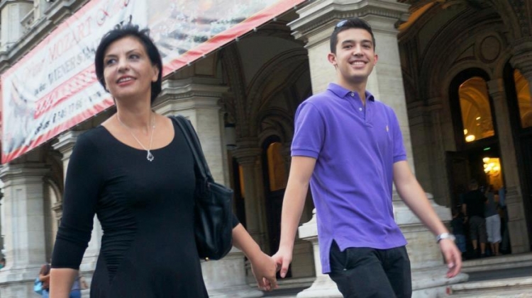 Jozefina Topalli zhvendos vëmëndjen nga protesta e PD-së me këto foto të papublikuara më parë [FOTO]