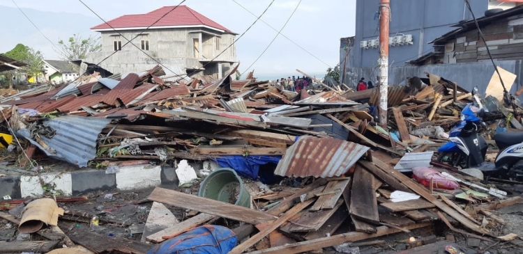 Thellohet bilanci i viktimave nga cunami e tërmeti në Indonezi