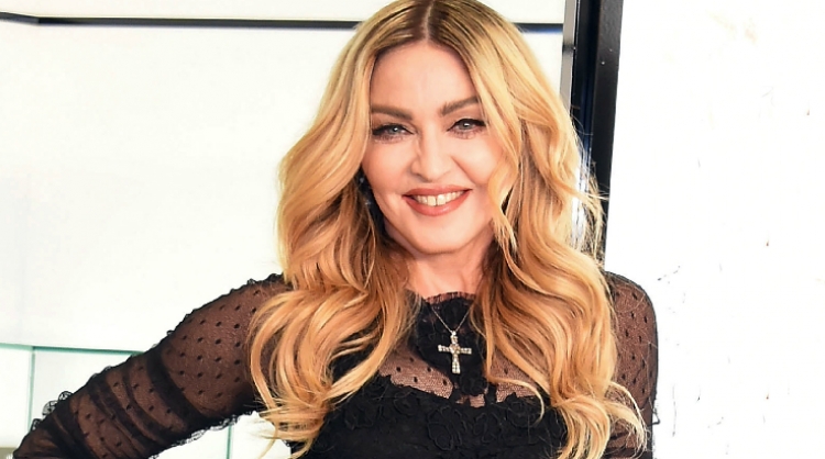 Madonna bëhet nënë e 6 fëmijëve. Njihuni me origjinën e binjakëve të adoptuar [FOTO]