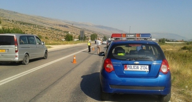 5 Makina përfshihen në aksident në autostradën Tiranë-Durrës [FOTO]