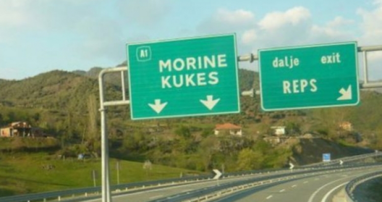 Kukës, protestë kundër taksës, policia bllokon automjetet nga Kosova