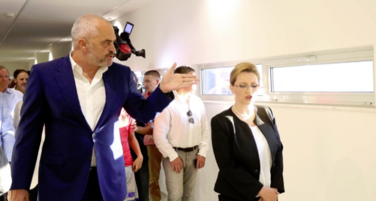 Rama i tha se nuk e merrte as për magaziniere, Voltana Ademi ia kthen kështu [VIDEO]