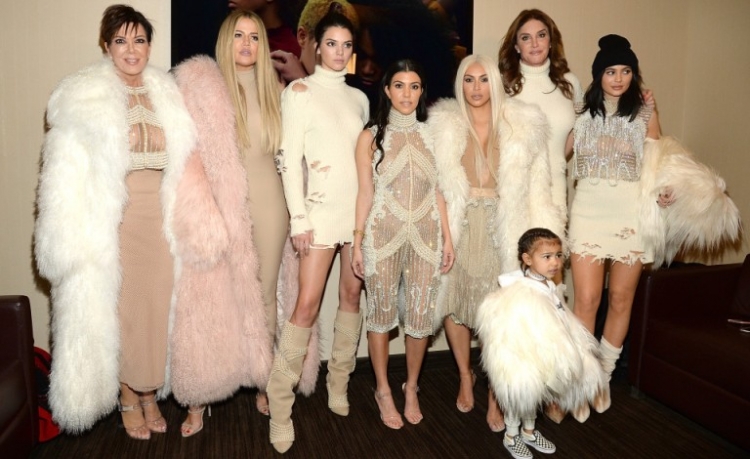 Familja Kardashian bëhet “gazi i botës” në sy të gjithë dynjasë, zbuloni përse [FOTO]
