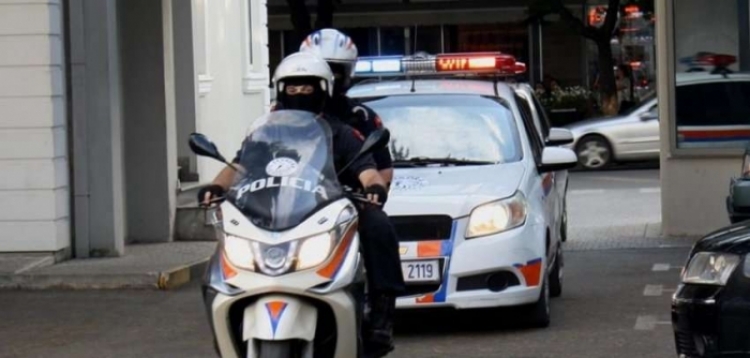 Kryenin kontrabandë produktesh farmaceutike, arrestohen administratori Julian Ll., 40 vjeç dhe punonjësja e farmacisë, shtetasja me iniciale E. P, 29 vjeçe