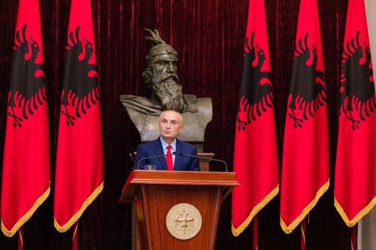 Rama i quajti kazan e të paditur, presidenti Meta u del në mbrojte të gazetarëve