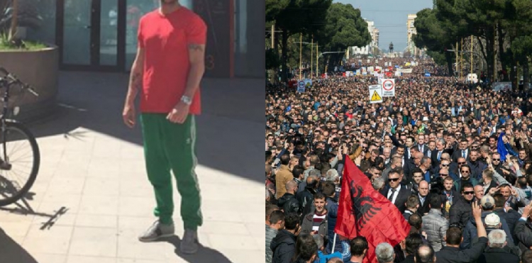 Ky është këngëtari i njohur që u shfaq me 100 vetë në protestën e sotme të opozitës [FOTO]