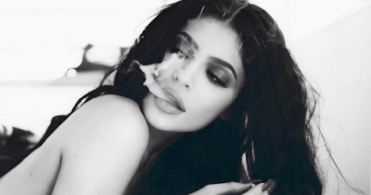 Kylie Jenner tejkalon veten, poston një foto të denjë për filmat porno! [FOTO]