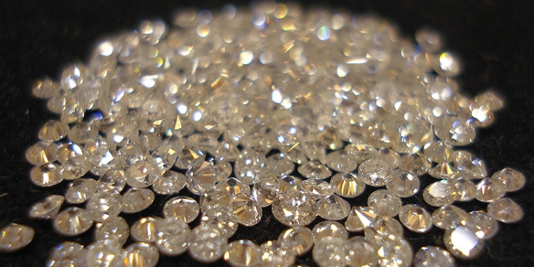 Zhduken 15 miliardë dollarë diamante, nën hetim ish-Presidenti