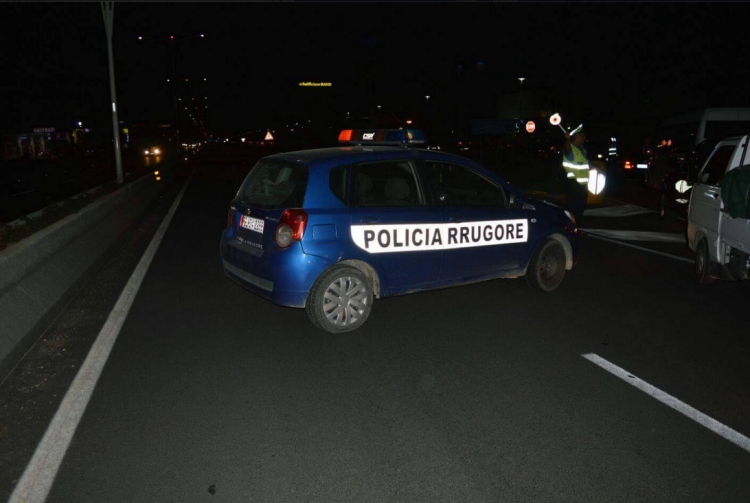 Aksident në autostradën Tiranë-Durrës, nuk dihet nëse ka të lënduar