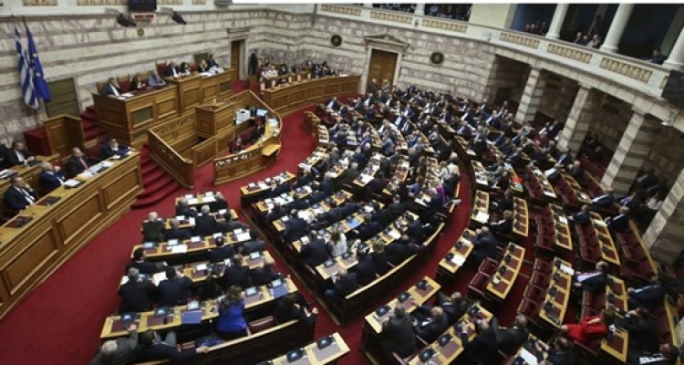 Parlamenti grek miraton emrin e Maqedonisë, opozita: Tradhëti