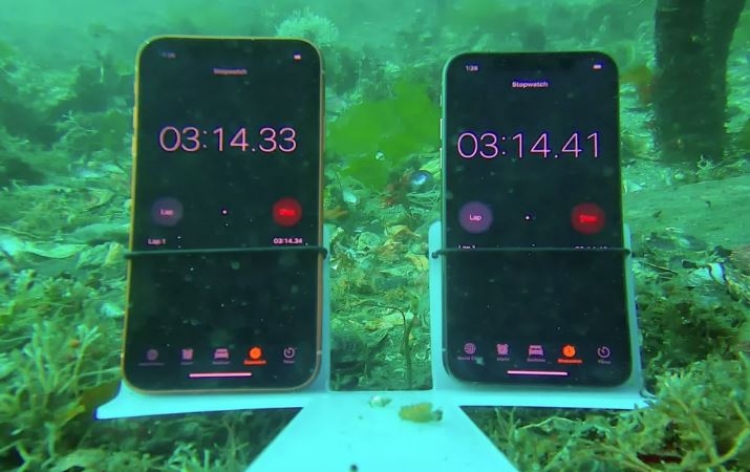 Iphone XS dhe XR të zhytur 8 metra nën ujë. Kush mbijeton më gjatë?