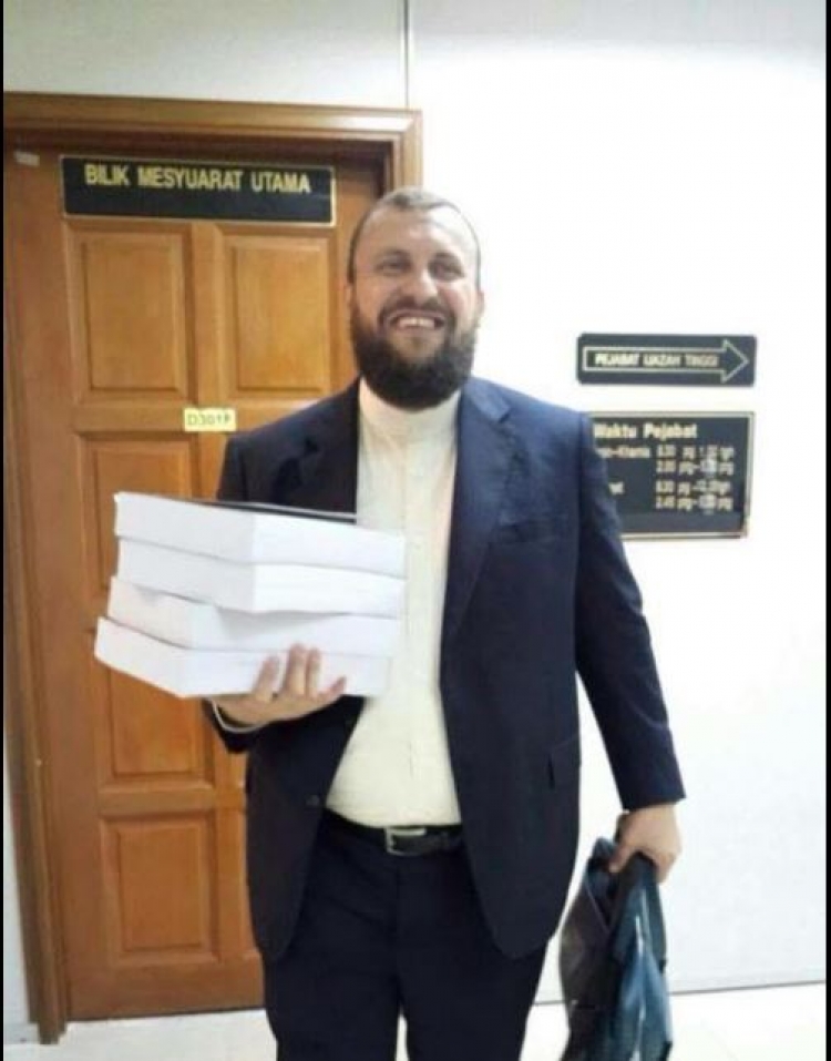 Lihet i lirë pedagogu shqiptar, u kap në Malajzi për terrorizëm