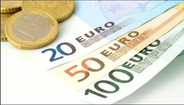 Monedha euro zhvlerësohet sërish, në nivelin më të ulët që nga shtatori