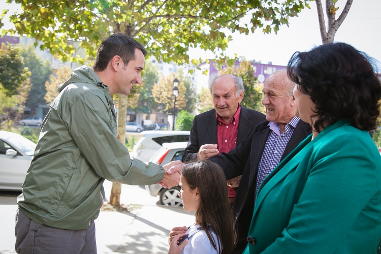 Bashkia e Tiranës dhe Ambasada çeke përfundojnë këndin e lojërave në sheshin “Bajram Curri”