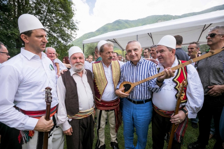 'Mirë se vini në Alpet Shqiptare 2018'. Meta shijon parajsën e vërtetë [FOTO]