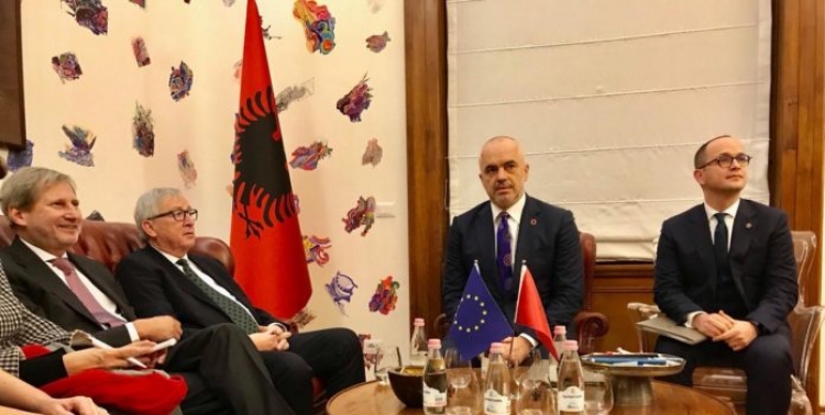 Negociatat për në BE, presidenti i KE-së, Juncker nis vizitën në Tiranë [FOTO]