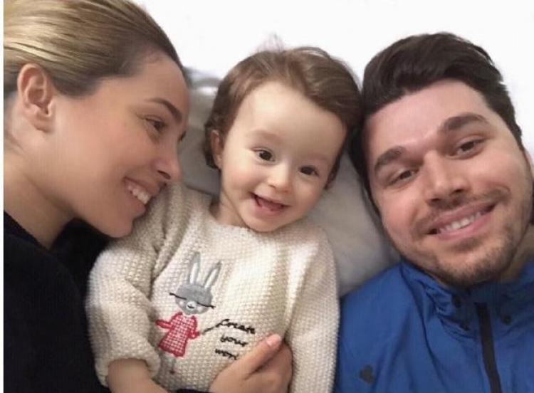 ’Je dhurata më e bukur në jetë’, Alban Skënderaj dhe Miriam Cani publikojnë videon dhuratë për vajzën e tyre [FOTO/VIDEO]