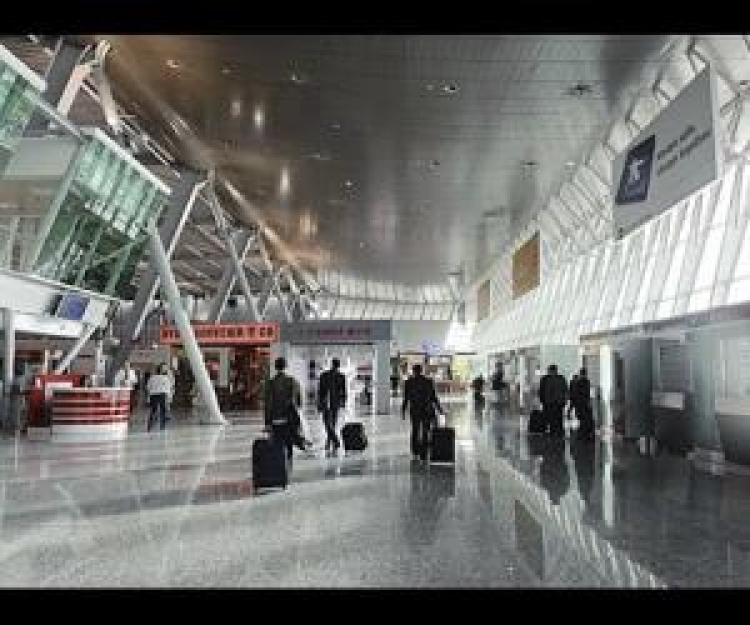 Për shkak të motit të keq anulohen disa prej fluturimeve në aeroportin “Nënë Tereza”