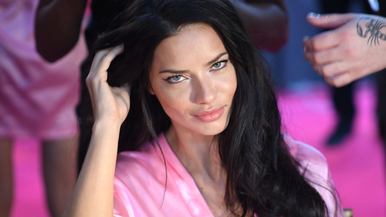 Pritjes së ëmbël i erdhi fundi, Adriana Lima bëhet nënë për herë të tretë