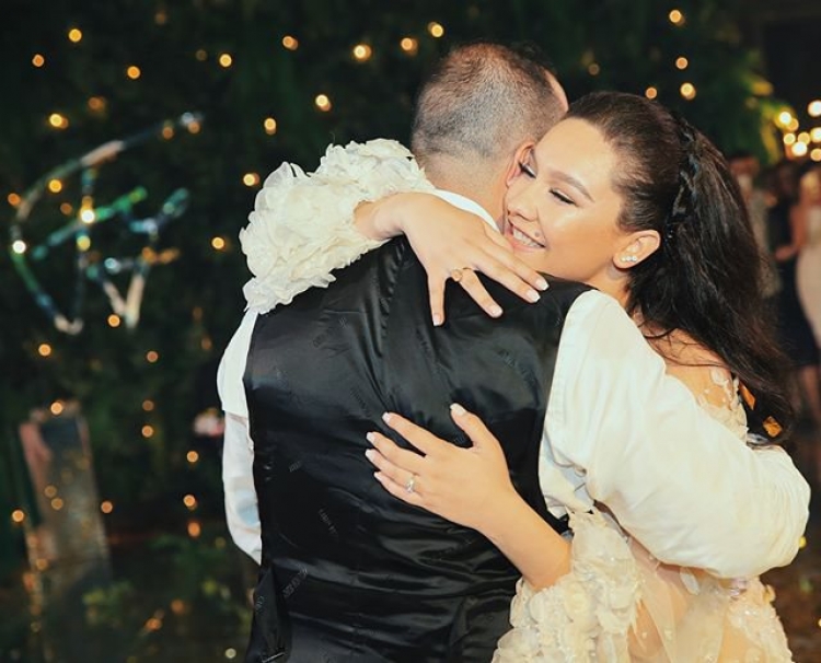 Jona Spahiu i bën dedikimin më romantik bashkëshortit për ditëlindjen e tij [FOTO]
