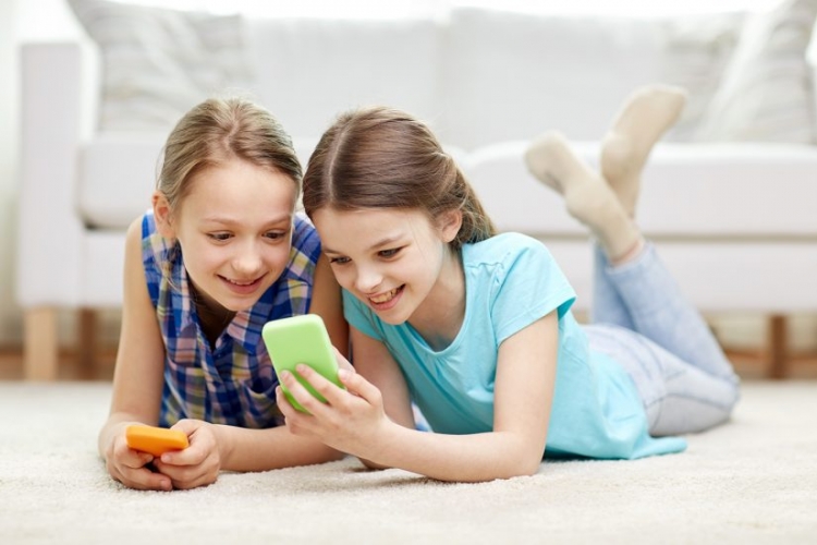 Pse fëmijët nuk duhet të kenë celular? Zbuloni 5 rreziqet!