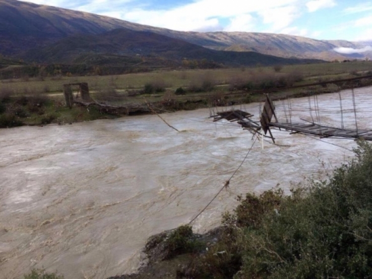Dëmtimi i urave nga përmbytjet, izolohen fëmijët e 4 fshatrave në Përmet