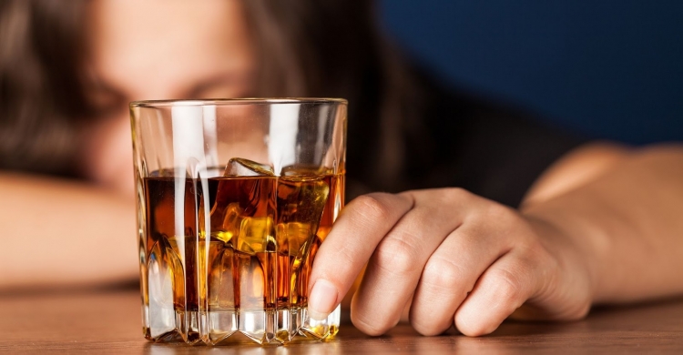 Shqiptarët qejflinj të pijeve alkoolike, po çmimet si në vendet e BE-së