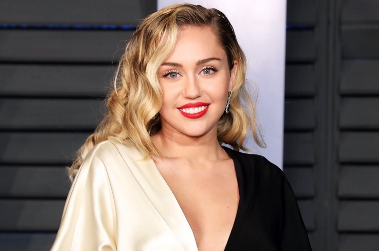 6 muaj larg drogës dhe alkoolit, Miley Cyrus flet për arsyen që e çoi drejt këtij vendimi