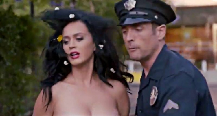 Katy Perry del tërësisht nudo për të ndryshuar botën! [VIDEO]