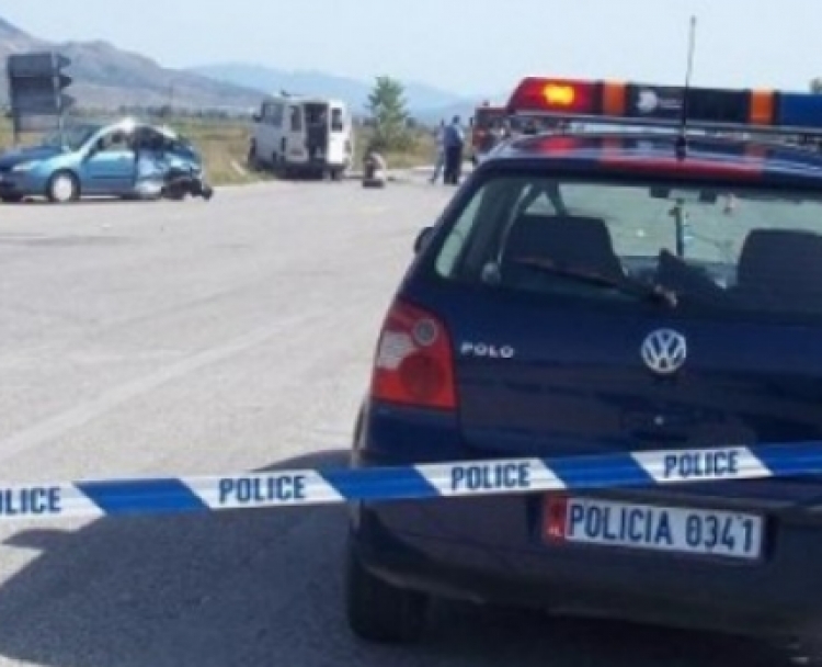 Aksidentohet makina e policisë në Lezhë, plagoset një efektiv