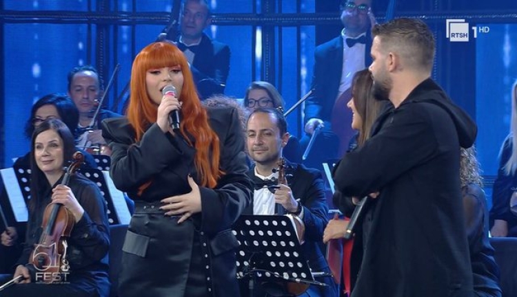 E konfirmoi vetë, FIFI është shtatzënë për herë të parë