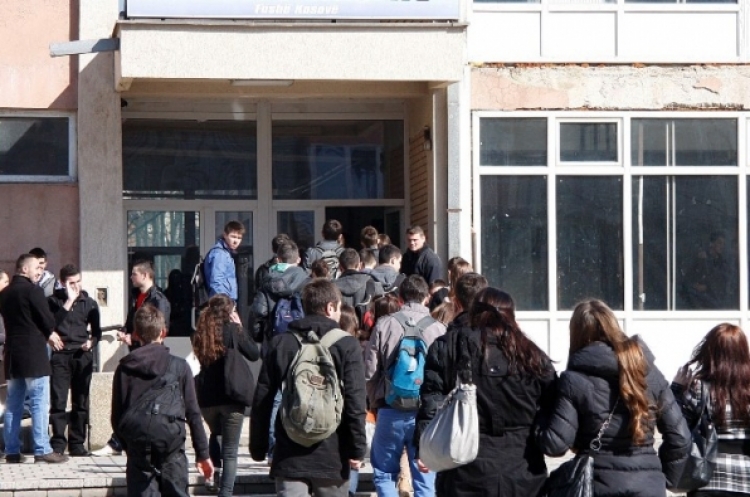 Jo vetëm në Shqipëri, po dhe në Kosovë nxënësit mësojnë çudira[FOTO]