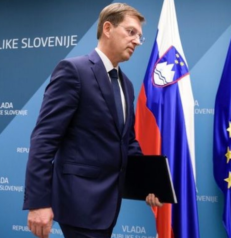 Slloveni, presioni nga protestat e referendumi dorëhiqet kryeministri Cerar