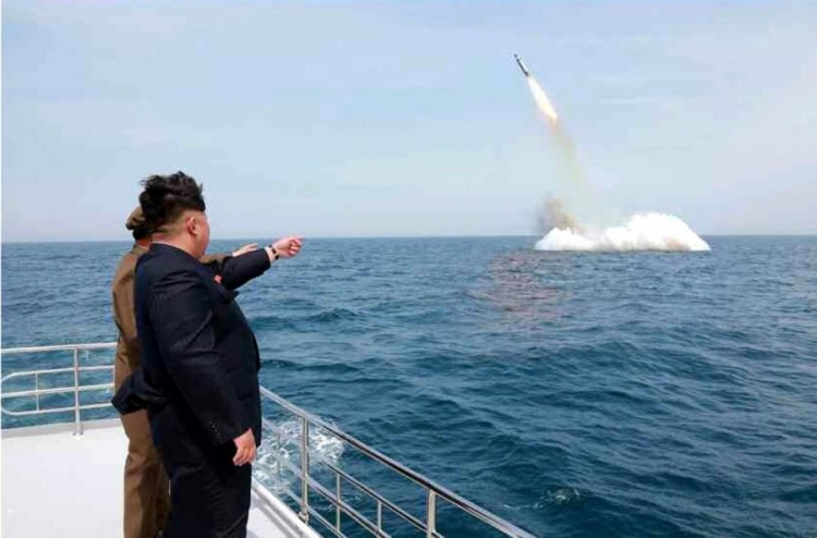 Tmerr në ajër! Pasagjerët në panik nga raketa koreane