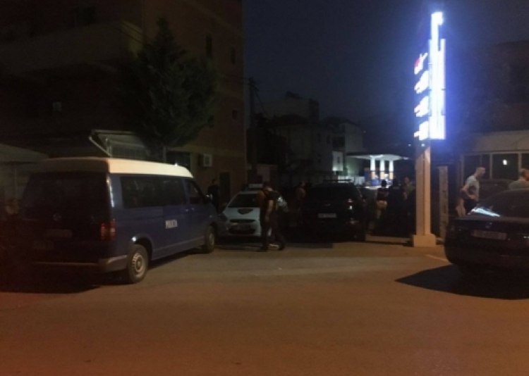 Sherr me thika tek “Komuna e Parisit”, plagoset 26-vjeçari D. L, shoqërohen babë e bir