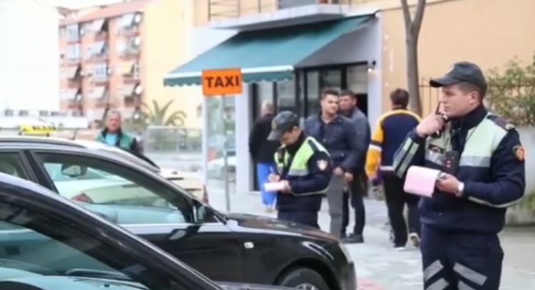 Aksion në Tiranë, ndëshkohen 83 shoferë për parkim të gabuar
