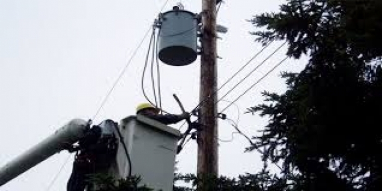 Po rregullonte një defekt, vdes elektriçisti në Tropojë