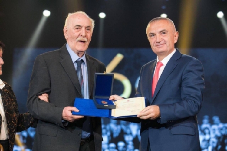 Presidenti Ilir Meta ka vlerësuar me dekoratën “Nderi i Kombit” mjeshtrin e valles popullore Besim Zekthi