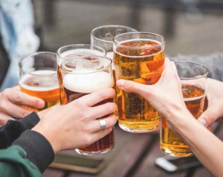 Sa birrë konsumojnë shqiptarët dhe kush janë “pijanecët” më të mëdhenj në Evropë?
