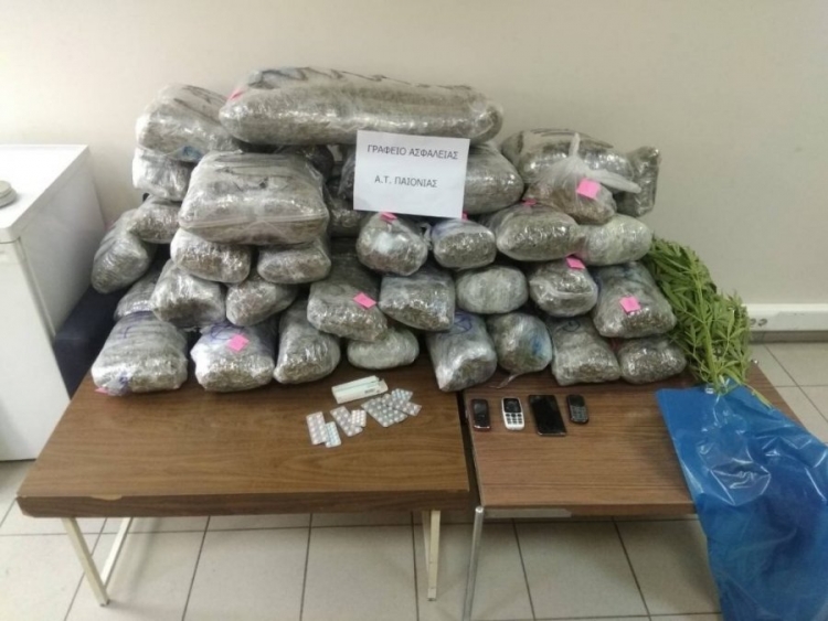 Shqiptari arrestohet me 20 kg marijuanë në kufi [FOTO]