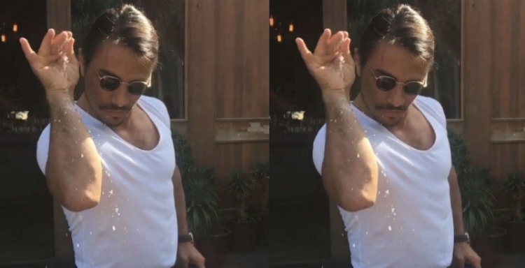 E keni parë si e hedh kripën #SaltBae? Ja si e shpjegon ai këtë sensacion [VIDEO]