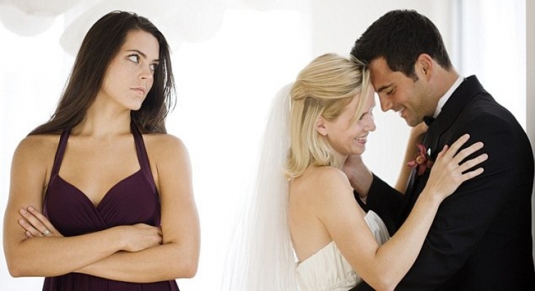 Vajza, shoqet tuaja janë martuar dhe ju jeni ende beqare? 3 Arsyet interesante!