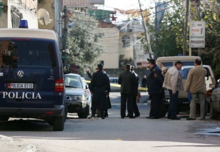 Ngjarje tronditëse në Tiranë, dhëndri vret me armë vjehrrin, vjehrrën dhe veten te 'Unaza e Re'