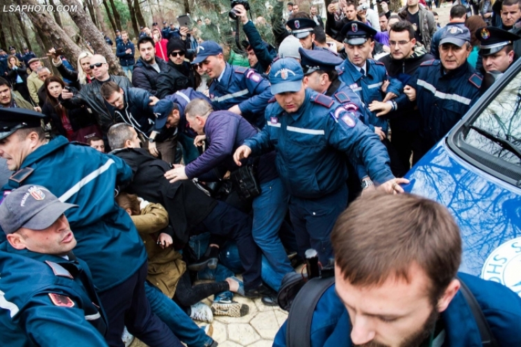 U arrestuan për dhunë në protestën e opozitës, Gjykata e Tiranës ka urdhëruar detyrim paraqitje për 6 protestuesit