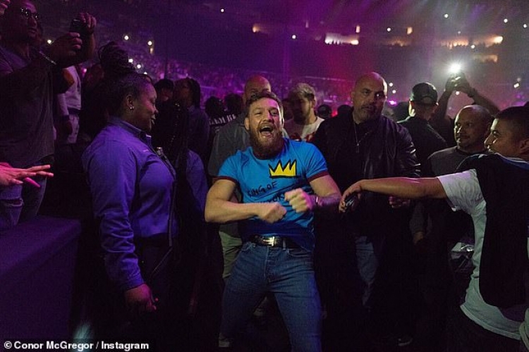 “Le të festojmë”, McGregor duket se e ka shumë të thjeshtë të harrojë humbjen ndaj Khabib! [FOTO/VIDEO]