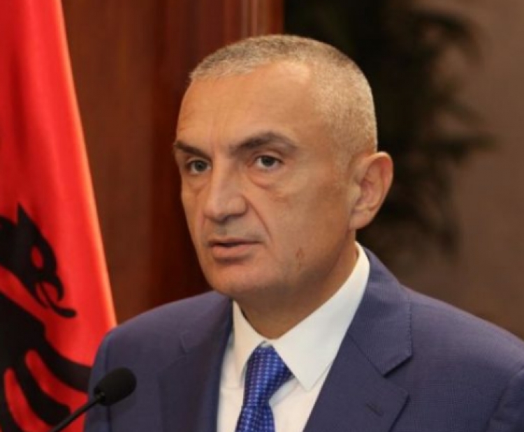U vra gjatë grabitjes në Fier, Meta i jep “Dekoratën e Artë të Shqiponjës” Agur Vrenozit
