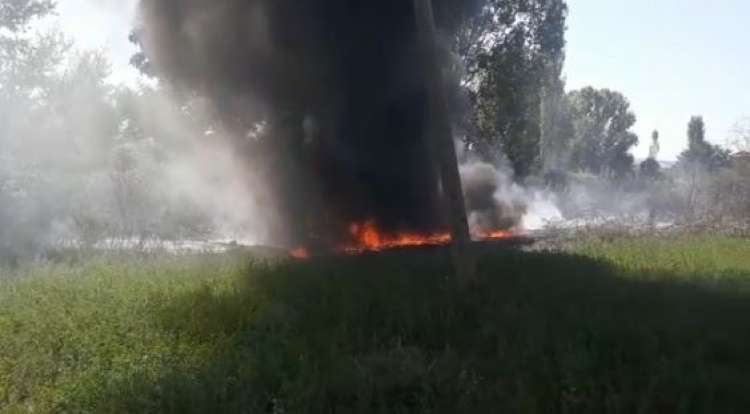 Zjarri rrezikon shtëpi dhe biznese në Lushnje