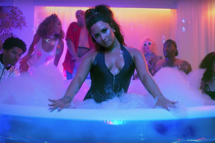 Demi Lovato organizon festën më të çmendur për këngën 