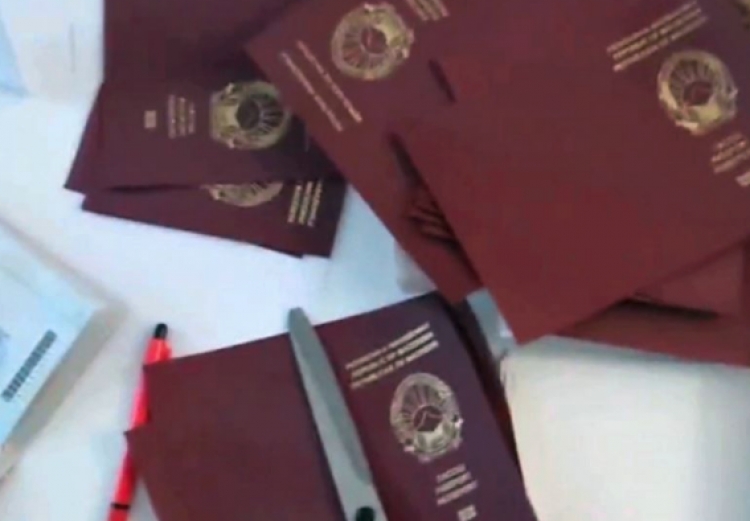 Falsifikonte pasaporta dhe viza, si u arrestua punonjësi i gjendjes civile